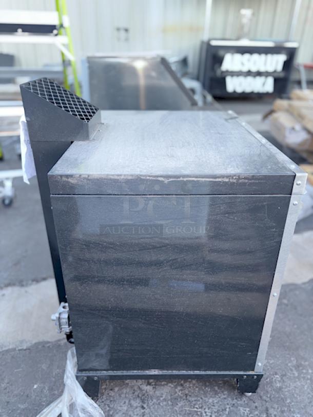 BRAND NEW SCRATCH & DENT! Peerless C131P  Countertop Single Door Quadruple Deck Pizza Oven with (4) 1/2" Pizza Stones - 30,000 BTU - Image 2 of 6