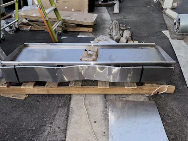 BRAND NEW SCRATCH & DENT! Cooking Performance Group GM-CPG-72-NL 72" Gas Countertop Griddle with Manual Controls - 180,000 BTU. S/N: 2311007664. 72 Inches	x 29 5/16 Inches x 16 3/4 Inches, 558 lb - Image 3 of 9