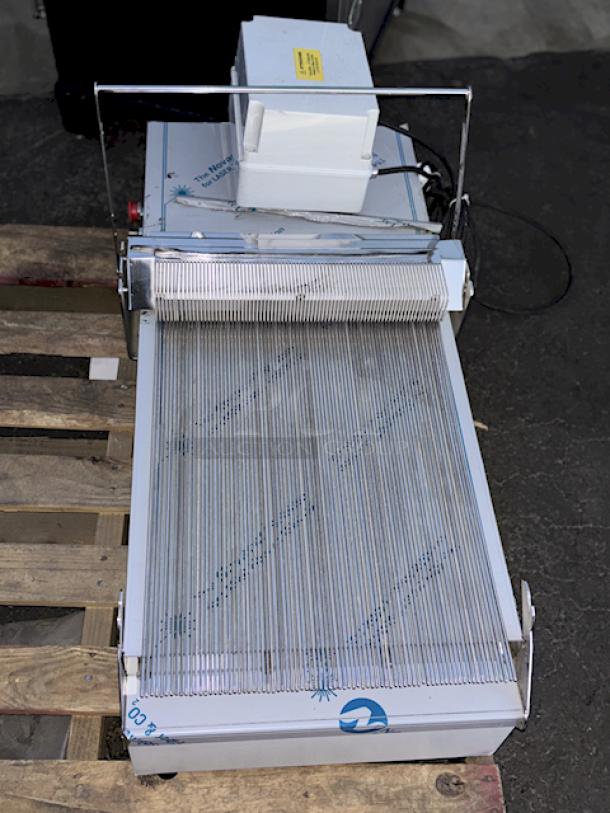 BRAND NEW SCRATCH & DENT! Pavoni LIRA/E Lira Semi-Automatic Dessert Slicer - 110V/220v. Includes Power Adapter. - Image 4 of 7