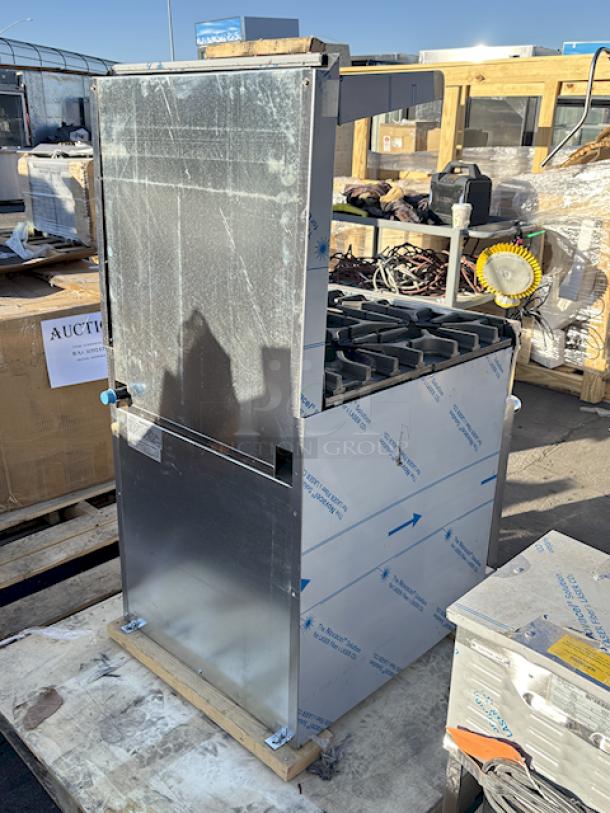 BRAND NEW SCRATCH & DENT! Imperial Range IR-4 Pro Series 24" Space Saver Natural Gas 4 Burner Range with 20" Oven - 155,000 BTU. S/N: 06358724. 24" x 31-1/2" x56-1/2" Includes Legs and Gas Manifold. - Image 9 of 10