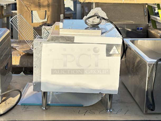 BRAND NEW SCRATCH & DENT! Avantco T3600D Commercial 14 1/2" Wide Conveyor Toaster with 3" Opening, Includes Rear Chute - 240V, 1ph, 60Hz, 3600W, 1200 Slices per Hour. SERIAL #: 45099231843600D Minor scratches & dents, very slight bend on top left corner. Damage to power cord. Missing (2) screws to attach rear chute. - Image 5 of 9