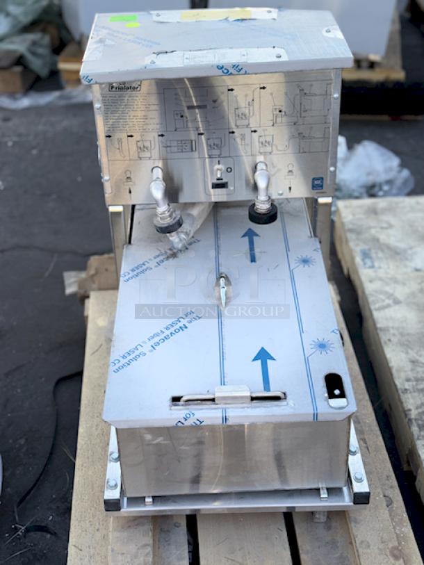 BRAND NEW SCRATCH & DENT! Pitco P14 55 lb. Portable Fryer Oil Filter Machine - 120V/10 Amps/1 Phase/60 Hz, 126 lb. - Image 1 of 6