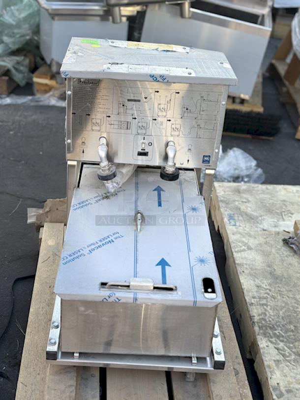 BRAND NEW SCRATCH & DENT! Pitco P14 55 lb. Portable Fryer Oil Filter Machine - 120V/10 Amps/1 Phase/60 Hz, 126 lb. - Image 6 of 6