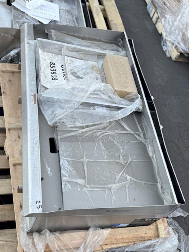 BRAND NEW SCRATCH & DENT! Cooking Performance Group GT-CPG-48-NL 48" Gas Countertop Griddle with Flame Failure Protection and Thermostatic Controls - 120,000 BTU. S/N: 2302000397. Knob is broken, Unit is dented. - Image 5 of 6