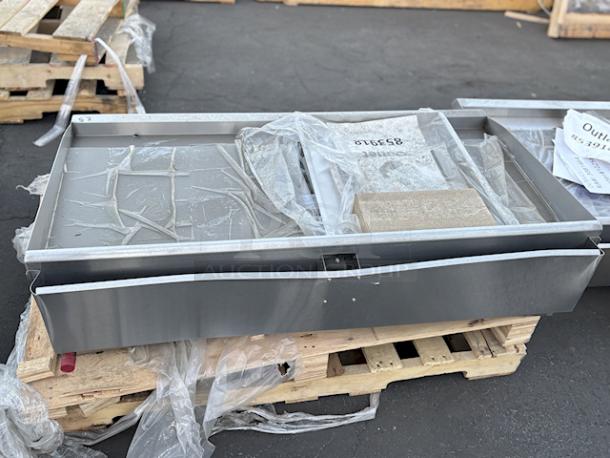 BRAND NEW SCRATCH & DENT! Cooking Performance Group GT-CPG-48-NL 48" Gas Countertop Griddle with Flame Failure Protection and Thermostatic Controls - 120,000 BTU. S/N: 2302000397. Knob is broken, Unit is dented. - Image 6 of 6