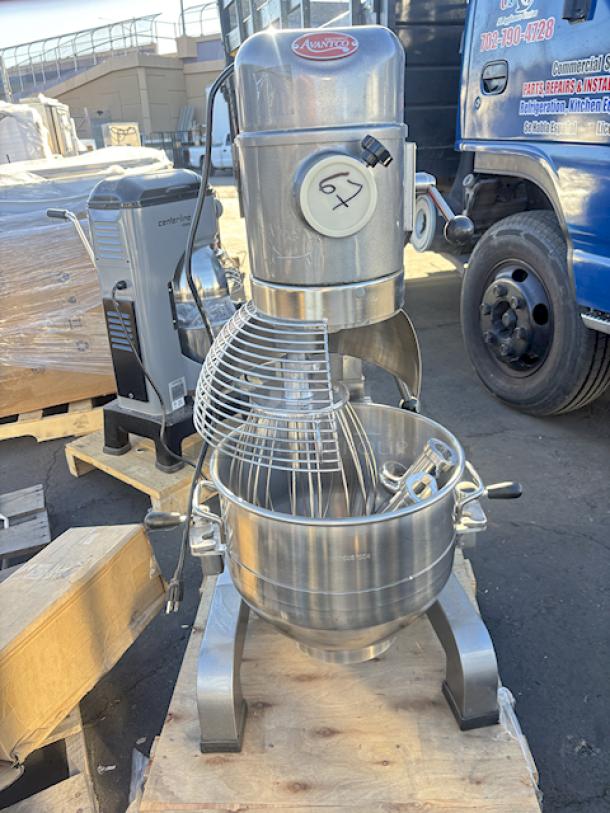 BRAND NEW SCRATCH & DENT! Avantco MX30H 30 Qt. Planetary Floor Mixer with Guard & Standard Accessories - 120V, 1 3/4 hp. S/N: 08 0045 23 - 177MX30H. Includes: Bowl, Wire Whip, Flat Beater and Hook. Electrical Box is damaged (see photos). - Image 4 of 10