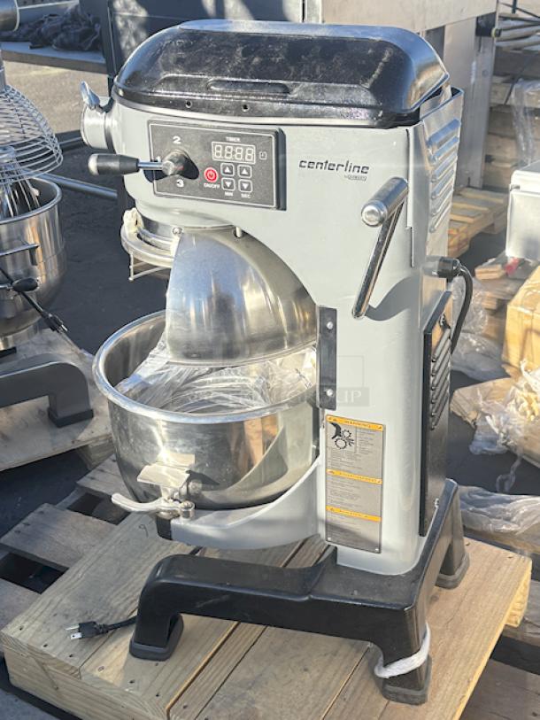 BRAND NEW SCRATCH & DENT! Centerline by Hobart HMM20-1STD 20 Qt. Planetary Stand Mixer with Guard & Standard Accessories - 120V, 1/2 hp. 9 Amps/1 Phase/60 Hz. 295 lb. S/N: EX-0005-046. Includes a beater, whip, and dough hook. Top backside on the unit is dented. - Image 4 of 7
