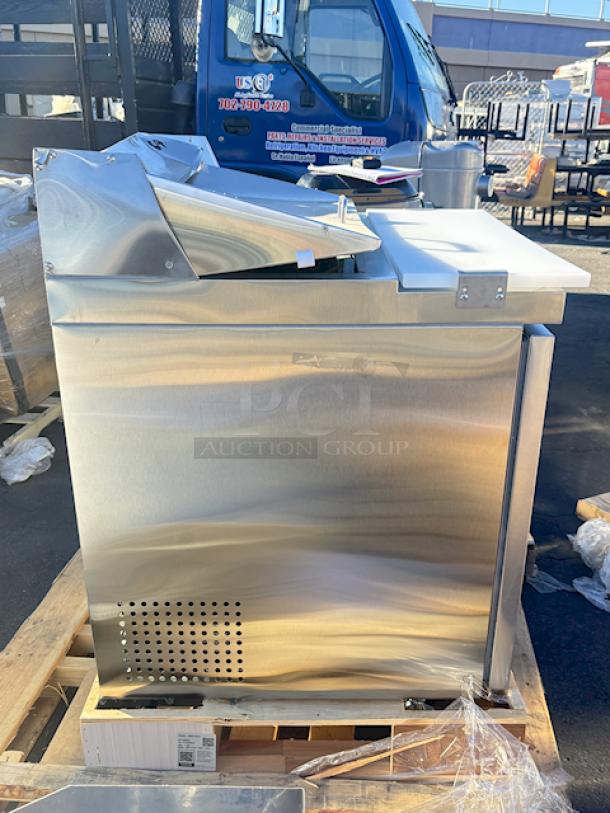 BRAND NEW SCRATCH & DENT! Avantco APT-27-HC 27" 1 Door Refrigerated Sandwich Prep Table, 115 Volts	3.6 Amps	1 Phase	60 Hz	219 lb. S/N: 253717537. In Working Order. On Commercial Casters. Lid is dented and bent. - Image 2 of 7