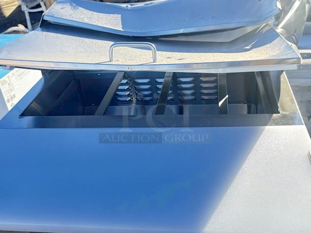 BRAND NEW SCRATCH & DENT! Avantco APT-27-HC 27" 1 Door Refrigerated Sandwich Prep Table, 115 Volts	3.6 Amps	1 Phase	60 Hz	219 lb. S/N: 253717537. In Working Order. On Commercial Casters. Lid is dented and bent. - Image 7 of 7