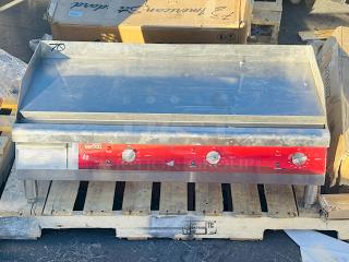 BRAND NEW SCRATCH & DENT! Avantco EG36N 36" Electric Countertop Griddle - 208/240V, 7488W-10080W, 3 phase, 60hz, 244Lb. S/N: EG36C24070005. Legs have a slight bend. Power cord needs to be replaced.