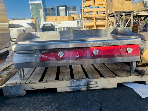 BRAND NEW SCRATCH & DENT! Avantco EG36N 36" Electric Countertop Griddle - 208/240V, 7488W-10080W, 3 phase, 60hz, 244Lb. S/N: EG36C24070005. Legs have a slight bend. Power cord needs to be replaced. - Image 3 of 8