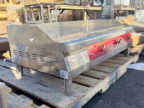 BRAND NEW SCRATCH & DENT! Avantco EG36N 36" Electric Countertop Griddle - 208/240V, 7488W-10080W, 3 phase, 60hz, 244Lb. S/N: EG36C24070005. Legs have a slight bend. Power cord needs to be replaced. - Image 4 of 8