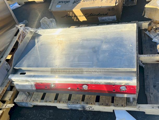 BRAND NEW SCRATCH & DENT! Avantco EG36N 36" Electric Countertop Griddle - 208/240V, 7488W-10080W, 3 phase, 60hz, 244Lb. S/N: EG36C24070005. Legs have a slight bend. Power cord needs to be replaced. - Image 8 of 8