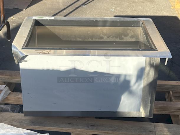 BRAND NEW SCRATCH & DENT! Regency Stainless Steel Drop-In Ice Bin 18" x 24"x11-5/16" 40.58Lb. Easily fixable with a pliers corner is bent. - Image 1 of 8