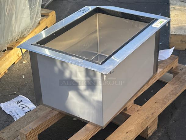 BRAND NEW SCRATCH & DENT! Regency Stainless Steel Drop-In Ice Bin 18" x 24"x11-5/16" 40.58Lb. Easily fixable with a pliers corner is bent. - Image 2 of 8