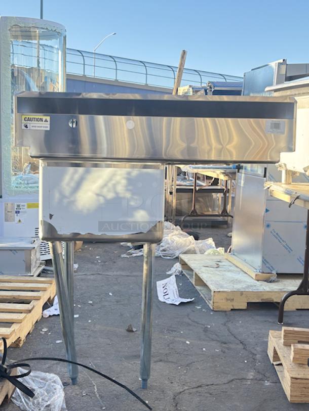 BRAND NEW SCRATCH & DENT! Steelton 522CS11818LT  38 3/4" 18-Gauge Stainless Steel One Compartment Commercial Sink with Left Drainboard - 18" x 18" x 12" Bowl. Includes drains, screws and legs. Legs are slightly bent (see photos). - Image 2 of 8