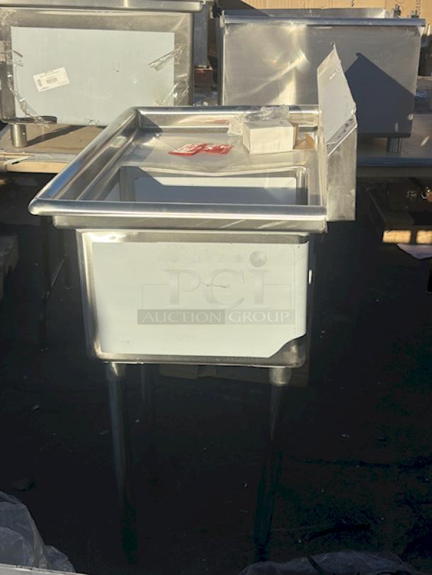 BRAND NEW SCRATCH & DENT! Steelton 522CS11818LT  38 3/4" 18-Gauge Stainless Steel One Compartment Commercial Sink with Left Drainboard - 18" x 18" x 12" Bowl. Includes drains, screws and legs. Legs are slightly bent (see photos). - Image 4 of 8
