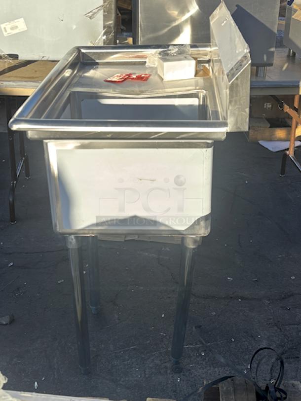 BRAND NEW SCRATCH & DENT! Steelton 522CS11818LT  38 3/4" 18-Gauge Stainless Steel One Compartment Commercial Sink with Left Drainboard - 18" x 18" x 12" Bowl. Includes drains, screws and legs. Legs are slightly bent (see photos). - Image 5 of 8