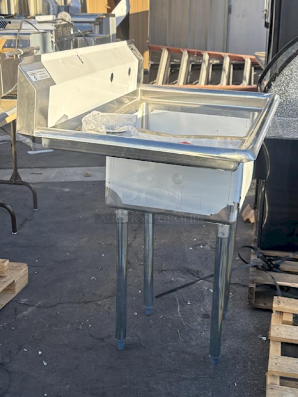 BRAND NEW SCRATCH & DENT! Steelton 522CS11818LT  38 3/4" 18-Gauge Stainless Steel One Compartment Commercial Sink with Left Drainboard - 18" x 18" x 12" Bowl. Includes drains, screws and legs. Legs are slightly bent (see photos). - Image 8 of 8