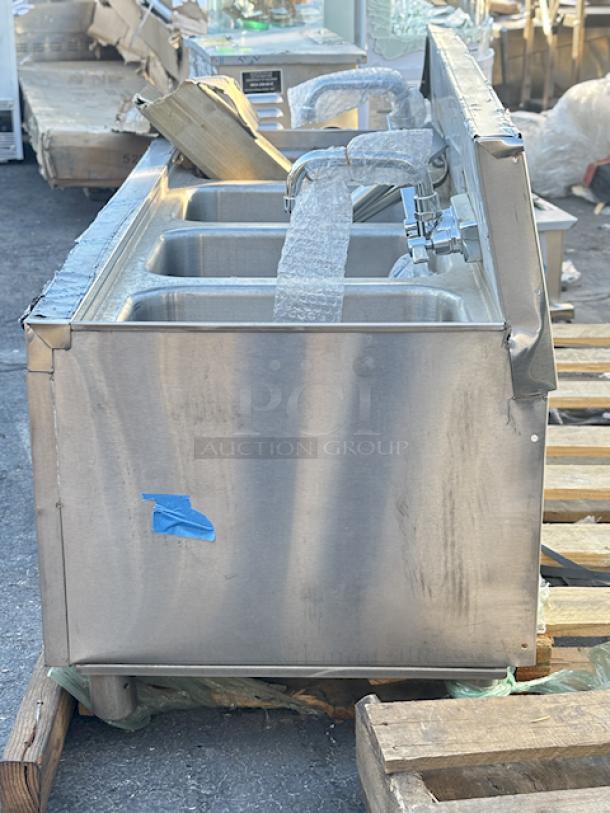 BRAND NEW SCRATCH & DENT! Advance Tabco Prestige Series PRB-19-44C 4 Compartment Underbar Sink with (2) Splash Mount Faucets - 20" x 48". Includes Legs, Cross Bars & Adjustable Bullet Feet. Unit has minor denting/bends (see photos). - Image 8 of 10