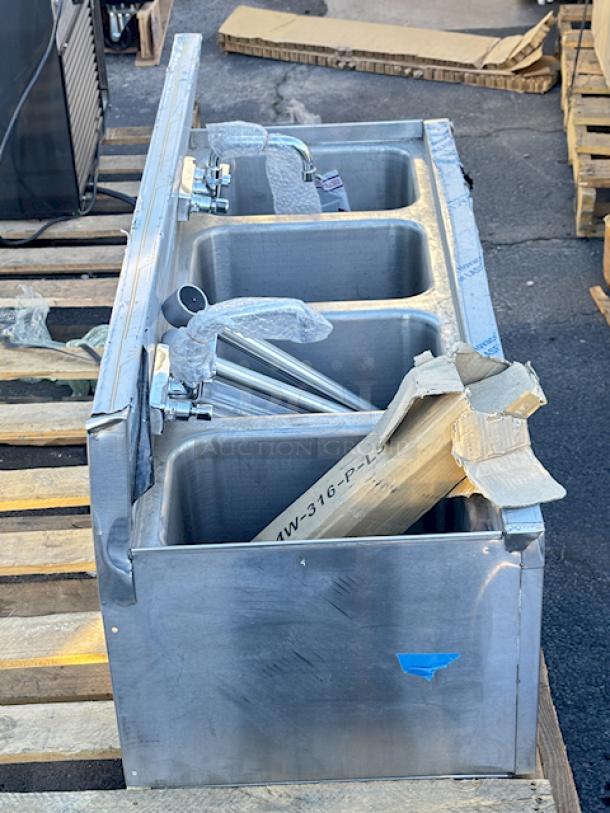 BRAND NEW SCRATCH & DENT! Advance Tabco Prestige Series PRB-19-44C 4 Compartment Underbar Sink with (2) Splash Mount Faucets - 20" x 48". Includes Legs, Cross Bars & Adjustable Bullet Feet. Unit has minor denting/bends (see photos). - Image 10 of 10