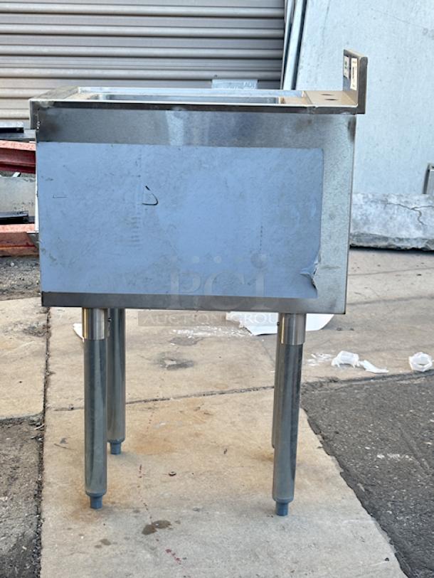 BRAND NEW OUT OF ORIGINAL PACKAGING! Regency 600UHS2112 1 Bowl Underbar Hand Sink - 21" x 12" x 33". 31.82 Lb. Includes drain and legs w/ adjustable bullet feet. Superficial denting, left back leg has a inward slight bend. (see photos). - Image 8 of 9