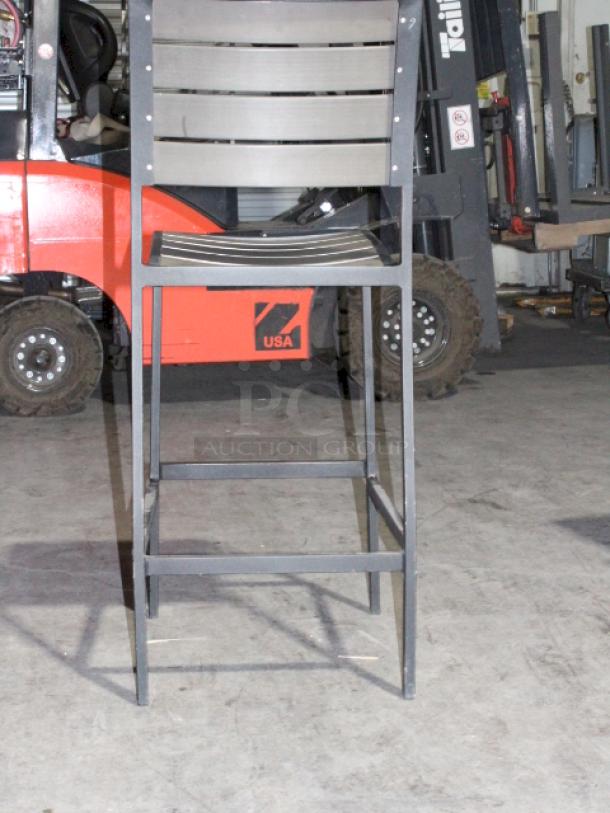 LIKE NEW! Mingja MJ-589H Upscale Aluminum Bar Height Chairs With Pvc Wicker and Silver Frame. 20-3/4 x 17-1/2 x 45-1/2 (Seat Height Is 31-1/2") 4x Your Bid. 


*These items are located at our main warehouse approximately 10mins away. The address is 3290 S. Highland Dr. Las Vegas NV 89109.* - Image 4 of 8