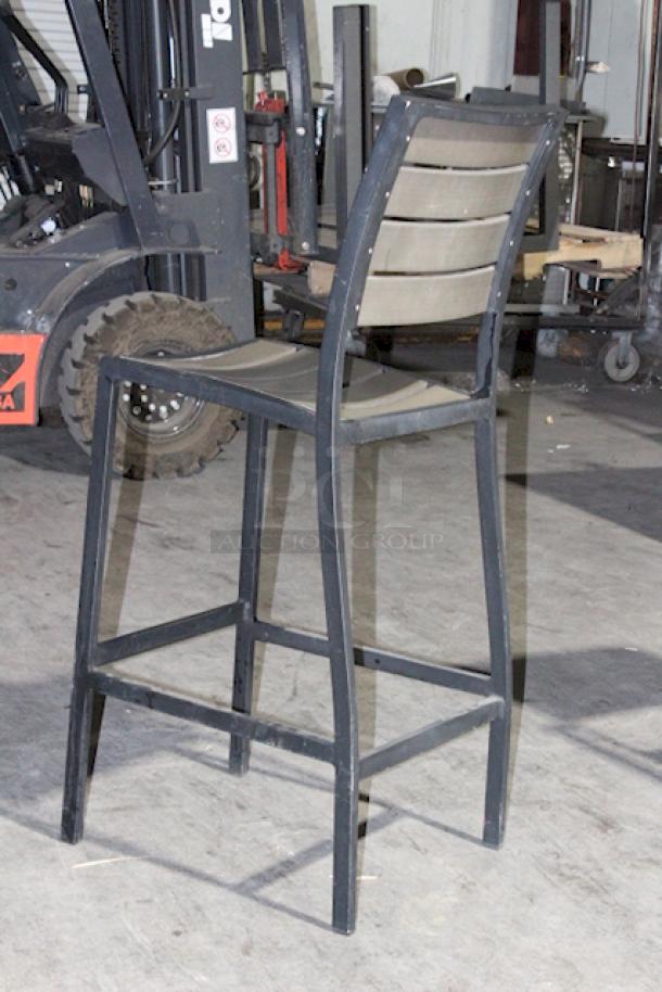 LIKE NEW! Mingja MJ-589H Upscale Aluminum Bar Height Chairs With Pvc Wicker and Silver Frame. 20-3/4 x 17-1/2 x 45-1/2 (Seat Height Is 31-1/2") 4x Your Bid. 


*These items are located at our main warehouse approximately 10mins away. The address is 3290 S. Highland Dr. Las Vegas NV 89109.* - Image 5 of 8
