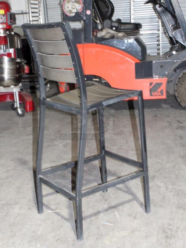LIKE NEW! Mingja MJ-589H Upscale Aluminum Bar Height Chairs With Pvc Wicker and Silver Frame. 20-3/4 x 17-1/2 x 45-1/2 (Seat Height Is 31-1/2") 4x Your Bid. 


*These items are located at our main warehouse approximately 10mins away. The address is 3290 S. Highland Dr. Las Vegas NV 89109.* - Image 6 of 8