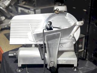 Globe G12 Medium Duty 12 In. Manual Slicer, Angled Feed, 1/2HP Motor. 115v/1Ph/3Amp/60Hz S/N: 529996. 


*These items are located at our main warehouse approximately 10mins away. The address is 3290 S. Highland Dr. Las Vegas NV 89109.*