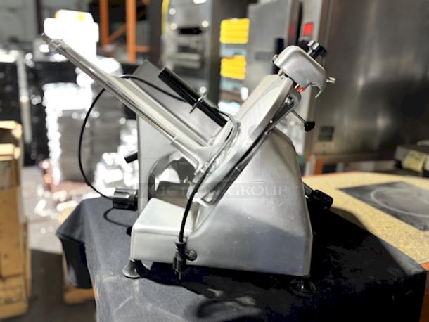 Globe G12 Medium Duty 12 In. Manual Slicer, Angled Feed, 1/2HP Motor. 115v/1Ph/3Amp/60Hz S/N: 529996. 


*These items are located at our main warehouse approximately 10mins away. The address is 3290 S. Highland Dr. Las Vegas NV 89109.* - Image 5 of 5