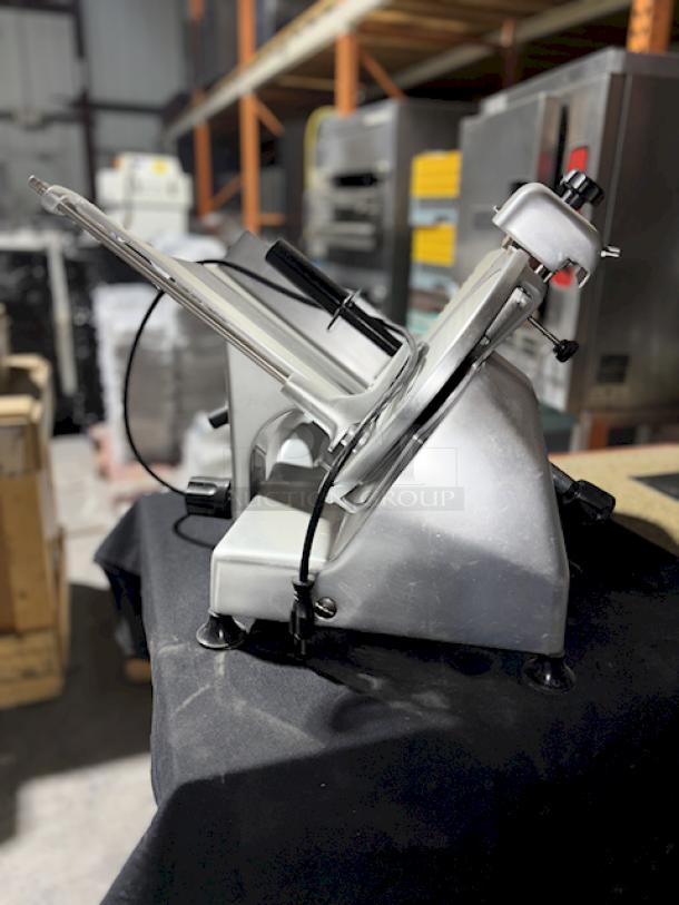 Hobart 2812 Smart Features Manual Commercial Deli Meat Slicer. 120V/60Hz1Ph/5Amp. 1/2Horse Power. Missing the rod for the meat grip (see photos). 


*These items are located at our main warehouse approximately 10mins away. The address is 3290 S. Highland Dr. Las Vegas NV 89109.* - Image 1 of 5