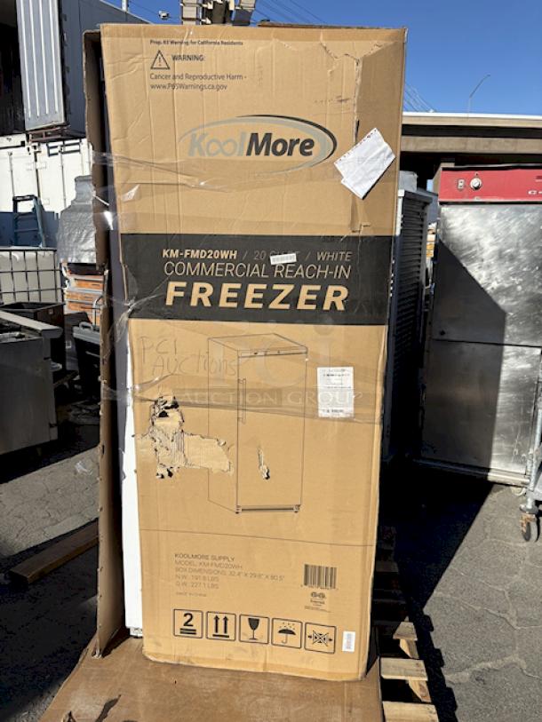 BRAND NEW SCRATCH & DENT! IN PERFECT WORKING ORDER!! Koolmore KM-FMD20WH 21 Cu. ft. Commercial Reach-in Freezer in White Manual Defrost, 115v. 27.4" x 30.1" x 74.4" 
Base and top of unit are dented. See Photos. TESTED! WORKS PERFECT!
*This unit is located at our main warehouse approximately 10mins away. The address is 3290 S. Highland Dr. Las Vegas NV 89109.* - Image 4 of 11
