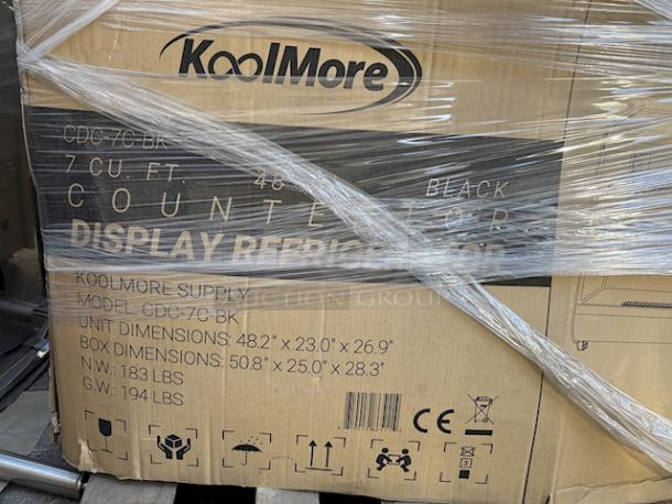 BRAND NEW SCRATCH & DENT! Koolmore 48 in. Countertop Bakery Display Refrigerator in Black, 7 cu. ft. 110V. 48.1" x 23" x 27". In the original box. UNIT IS ONLY GOOD FOR PARTS! GLASS IS DESTROYED!! - Image 2 of 4