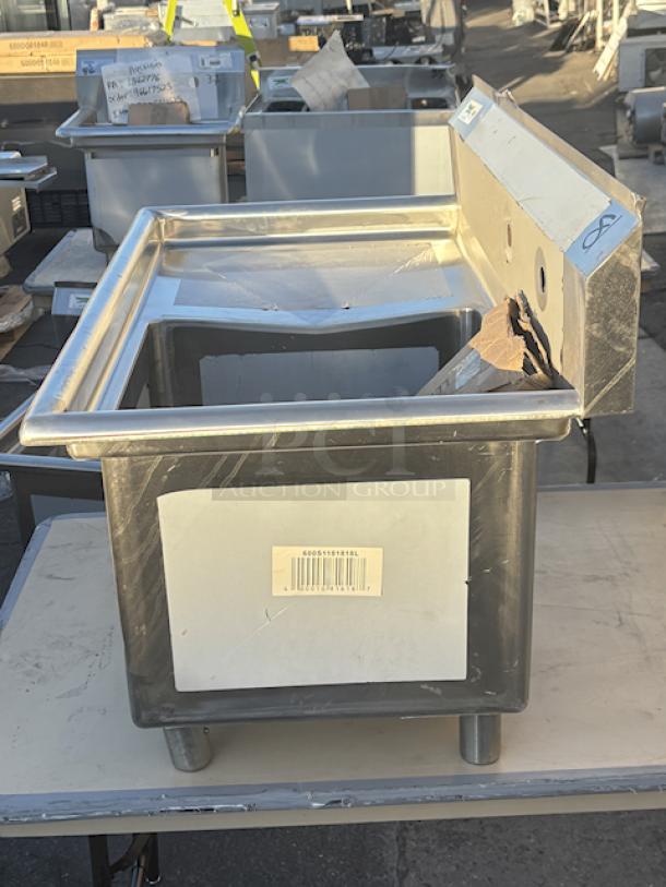 BRAND NEW SCRATCH AND DENT! Regency 60S1181818GL 38 1/2" 16-Gauge Stainless Steel One Compartment Commercial Sink with Galvanized Legs and 1 Drainboard - 18" x 18" x 14" Bowl. Includes Drain. - Image 7 of 11