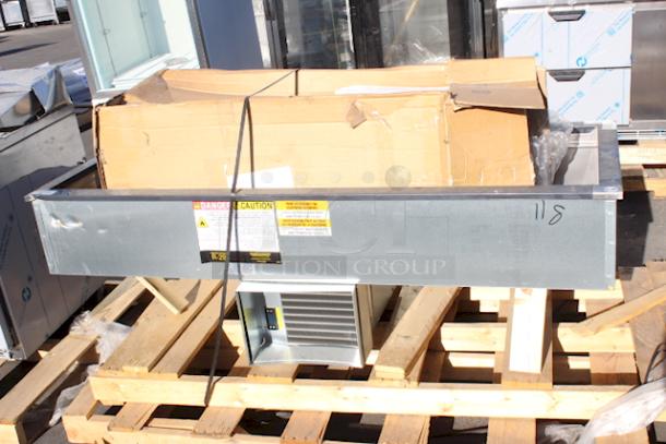 BRAND NEW SCRATCH & DENT! Delfield N8169BP Five Pan Drop In Refrigerated Cold Food Well W/ Sneeze Guard.  69" x 26" x 21-7/8" 115V/3.1Amp/1Ph/60Hz. Corner of unit is dented. see photos. S/N: 2310820100305 - Image 2 of 9