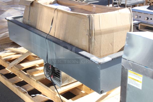 BRAND NEW SCRATCH & DENT! Delfield N8169BP Five Pan Drop In Refrigerated Cold Food Well W/ Sneeze Guard.  69" x 26" x 21-7/8" 115V/3.1Amp/1Ph/60Hz. Corner of unit is dented. see photos. S/N: 2310820100305 - Image 5 of 9