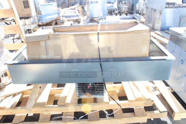 BRAND NEW SCRATCH & DENT! Delfield N8169BP Five Pan Drop In Refrigerated Cold Food Well W/ Sneeze Guard.  69" x 26" x 21-7/8" 115V/3.1Amp/1Ph/60Hz. Corner of unit is dented. see photos. S/N: 2310820100305 - Image 7 of 9