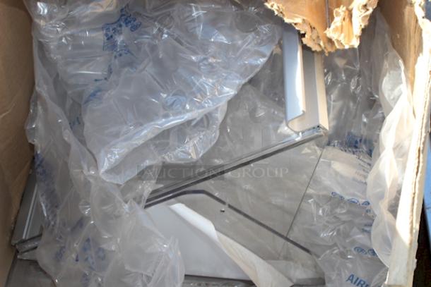 BRAND NEW SCRATCH & DENT! Delfield N8169BP Five Pan Drop In Refrigerated Cold Food Well W/ Sneeze Guard.  69" x 26" x 21-7/8" 115V/3.1Amp/1Ph/60Hz. Corner of unit is dented. see photos. S/N: 2310820100305 - Image 9 of 9