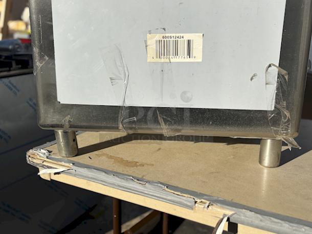 BRAND NEW SCRATCH & DENT! Regency 600S12424 29" 16 Gauge Stainless Steel One Compartment Commercial Sink with Stainless Steel Legs and Cross Bracing - 24" x 24" x 14" Bowl. - Image 8 of 12