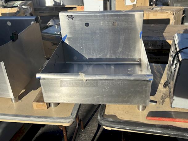 BRAND NEW SCRATCH & DENT! Steelton 522MS2124 21" x 24" x 8" 18-Gauge 430 Stainless Steel Standing Mop Sink. Welds are broken, Unit Dented. - Image 1 of 6