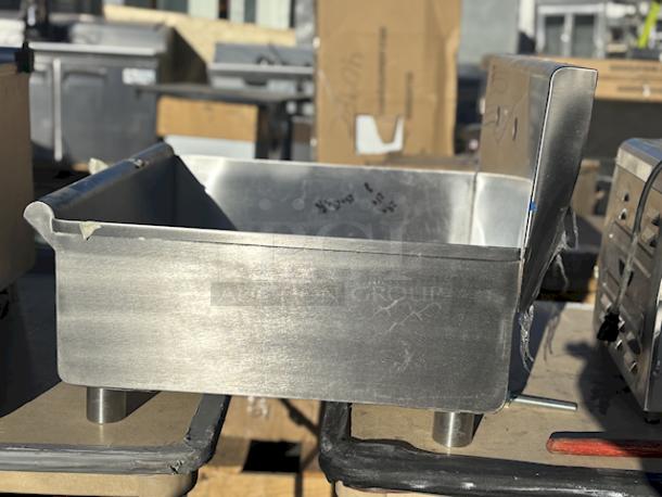 BRAND NEW SCRATCH & DENT! Steelton 522MS2124 21" x 24" x 8" 18-Gauge 430 Stainless Steel Standing Mop Sink. Welds are broken, Unit Dented. - Image 2 of 6