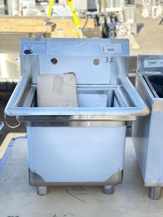 BRAND NEW SCRATCH & DENT! Steelton 522CS11515 20 1/2" 18-Gauge Stainless Steel One Compartment Commercial Sink without Drainboard - 15" x 15" x 12" Bowl