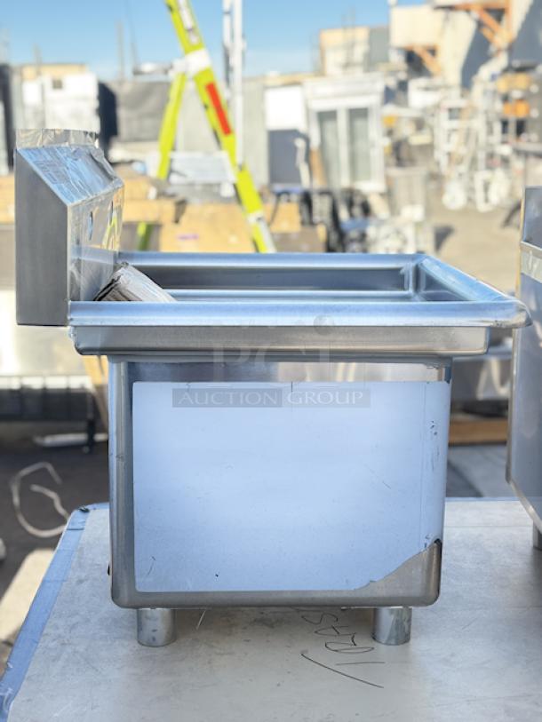 BRAND NEW SCRATCH & DENT! Steelton 522CS11515 20 1/2" 18-Gauge Stainless Steel One Compartment Commercial Sink without Drainboard - 15" x 15" x 12" Bowl - Image 2 of 6