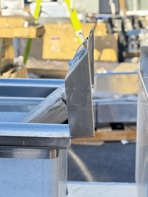 BRAND NEW SCRATCH & DENT! Steelton 522CS11515 20 1/2" 18-Gauge Stainless Steel One Compartment Commercial Sink without Drainboard - 15" x 15" x 12" Bowl - Image 5 of 6