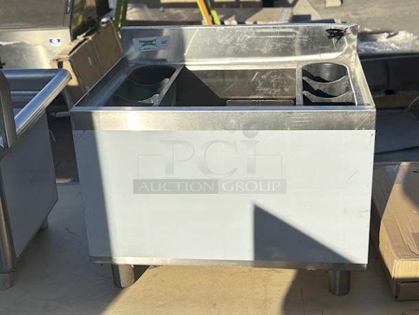 BRAND NEW SCRATCH & DENT! Regency 600IB1824 18" x 24" Underbar Ice Bin - 77 lb. - Image 1 of 11