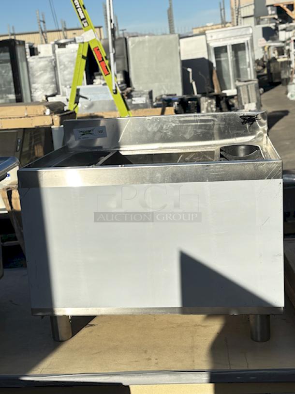 BRAND NEW SCRATCH & DENT! Regency 600IB1824 18" x 24" Underbar Ice Bin - 77 lb. - Image 3 of 11