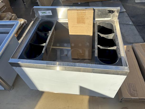 BRAND NEW SCRATCH & DENT! Regency 600IB1824 18" x 24" Underbar Ice Bin - 77 lb. - Image 4 of 11