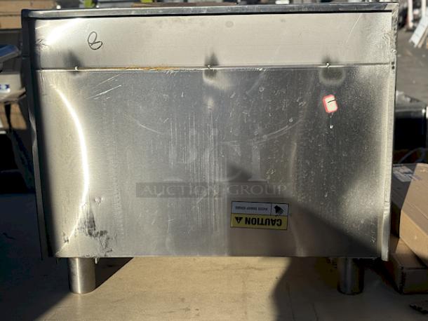 BRAND NEW SCRATCH & DENT! Regency 600IB1824 18" x 24" Underbar Ice Bin - 77 lb. - Image 7 of 11