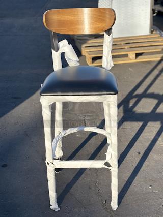 BRAND NEW! Lancaster Table & Seating 164BBMRNGBBV  Boomerang Series Black Finish Bar Stool with Black Vinyl Seat and Vintage Wood Back. 12x Your Bid 16-1/4" x 16-1/2" x 43-3/8". Seat Height: 31". Weight Capacity: 330Lb.